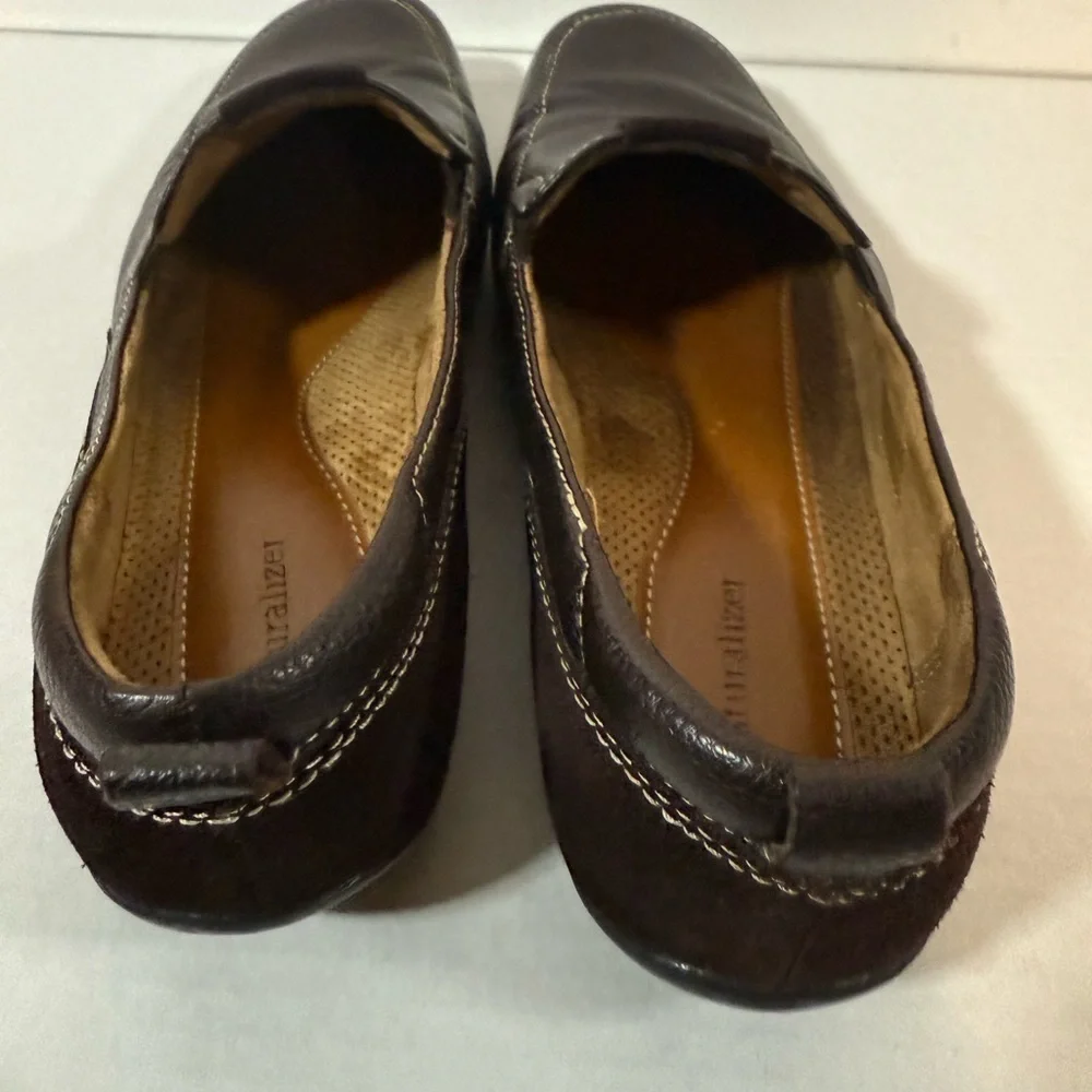 Men’s Naturalizer brown leather upper size 10 loafer shoes